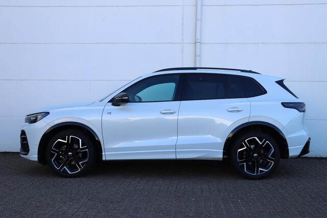 Volkswagen TIGUAN R-Line Business 1.5 150 pk DSG IQ.Light | Pano | Harman Kadon