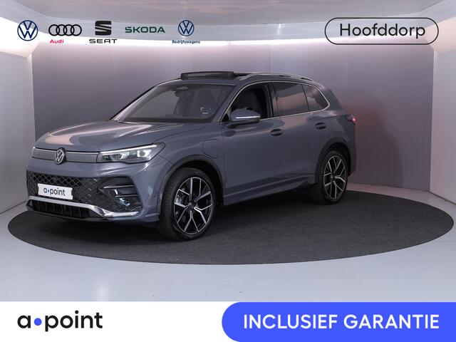 Volkswagen TIGUAN 1.5 eHybrid R-Line Edition 272 pk Automaat (DSG) | Verlengde garantie | Navigatie | Panoramadak | Parkeersensoren (Park assist) | Rondomzicht camera | Stoelverwarming v/a | R-Line |