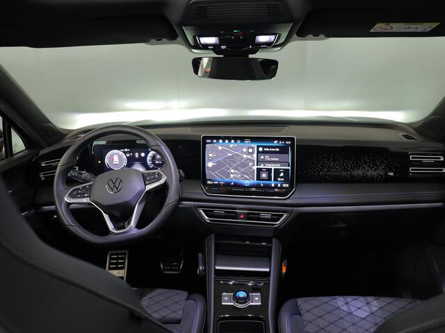 Volkswagen TIGUAN 1.5 eHybrid R-Line Edition 272 pk Automaat (DSG) | Verlengde garantie | Navigatie | Panoramadak | Parkeersensoren (Park assist) | Rondomzicht camera | Stoelverwarming v/a | R-Line |