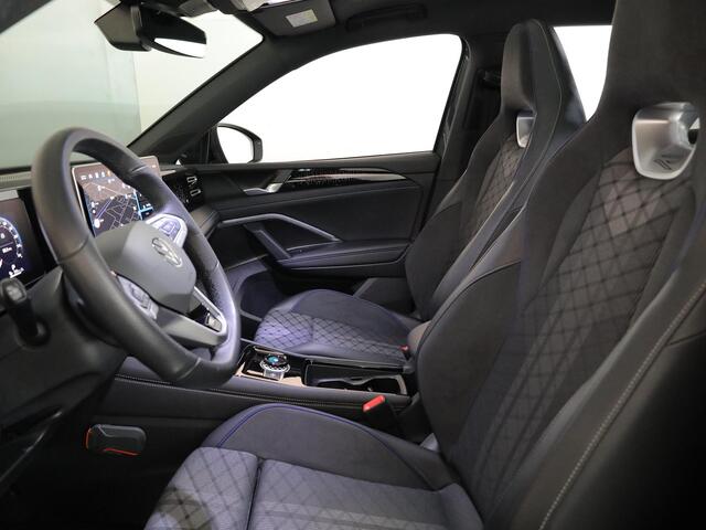 Volkswagen TIGUAN 1.5 eHybrid R-Line Edition 272 pk Automaat (DSG) | Verlengde garantie | Navigatie | Panoramadak | Parkeersensoren (Park assist) | Rondomzicht camera | Stoelverwarming v/a | R-Line |