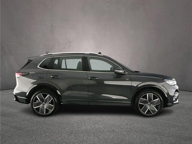 Volkswagen TIGUAN R-Line Edition 1.5 TSI eHybrid 272pk DSG Automaat Trekhaak, Panoramadak, Adaptive cruise control, Elektrische achterklep, LED koplampen, Achteruitrijcamera