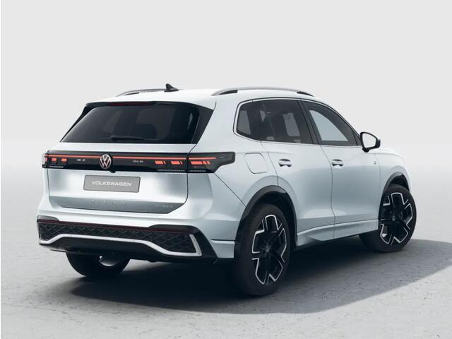 Volkswagen TIGUAN R-Line Edition 1.5 eHybrid 204 PK 6 versn. DSG · Achteruitrijcamera · Draadloze telefoonverbinding · Black Style Pakket · Panoramaschuif-kanteldak · Trekhaak inklapbaar, met elektrische ontgrendeling, incl. aanhangermanoeuvreerhulp Trailer Assist ·