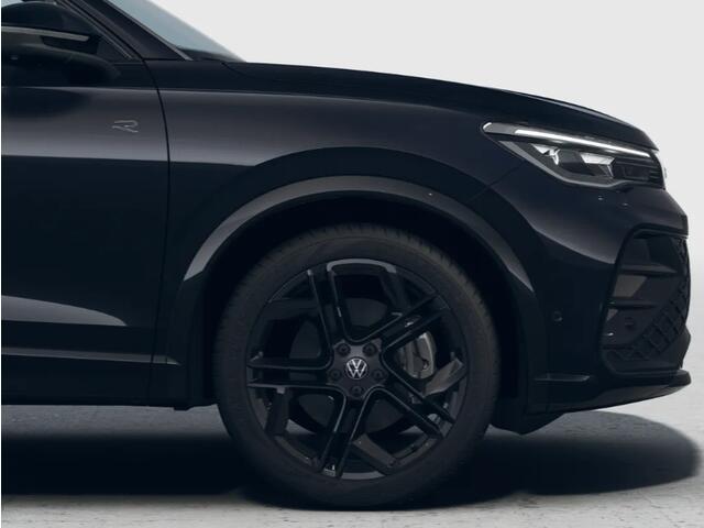 Volkswagen TIGUAN R-Line Edition 1.5 eHybrid 272 PK 6 versn. DSG Achteruitrijcamera · Draadloze telefoonlader · Black Style Pakket · Panoramaschuif-kanteldak · Trekhaak inklapbaar, met elektrische ontgrendeling, incl. aanhangermanoeuvreerhulp Trailer Assist ·