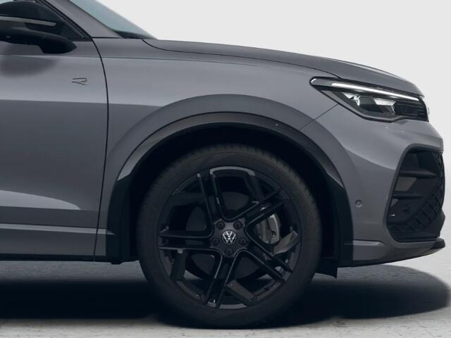 Volkswagen TIGUAN R-Line Edition 1.5 eHybrid 272 PK 6 versn. DSG Achteruitrijcamera · Draadloze telefoonlader · Black Style Pakket · Panoramaschuif-kanteldak · Trekhaak inklapbaar, met elektrische ontgrendeling, incl. aanhangermanoeuvreerhulp Trailer Assist ·