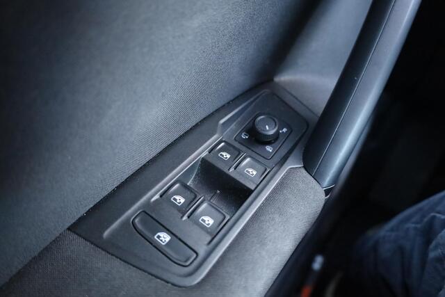 Volkswagen TIGUAN 1.5 TSI Life Business 110KW/150PK DSG, NL auto dealer onderhouden, Trekhaak, Navigatie, elektrische achterklep, digital cockpit pro, keyless entry, chroom pakket, spiegel pakket