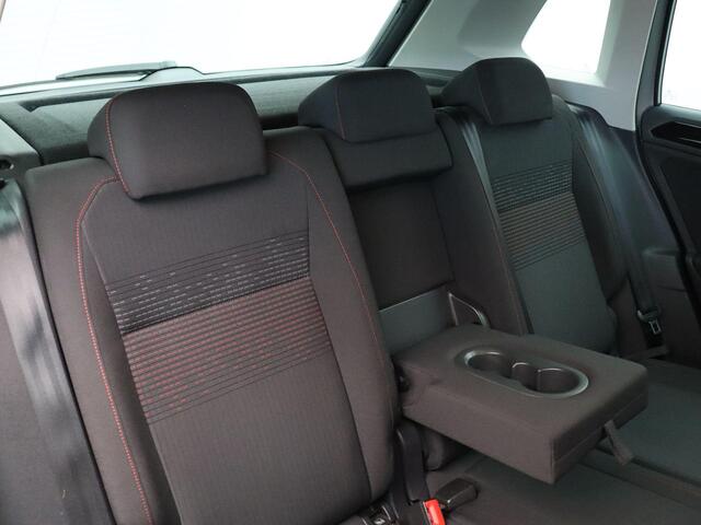 Volkswagen TIGUAN 1.4 TSI Comfortline Business | Climate control | Stoelverwarming | Trekhaak elektrisch uitklapbaar | Navigatie | PDC voor en achter |