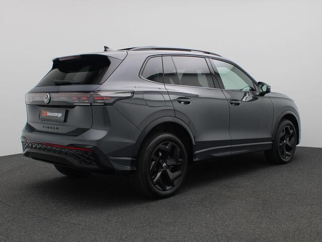 Volkswagen TIGUAN 1.5 eHybrid R-Line Edition 272PK DSG Pano-Schuifdak, Black Style, Keyless, Navi via Apple Carplay/Android Auto, 19" LM Velgen, Side Assist, Elektr. Achterklep