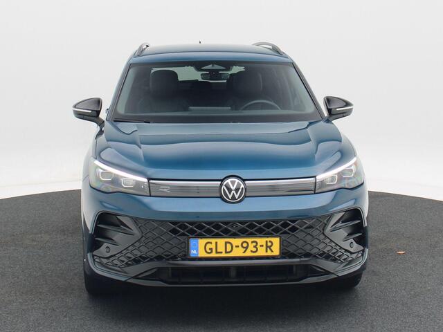 Volkswagen TIGUAN 1.5 eHybrid 204 Pk Automaat R-Line Business | Black Style | Trekhaak | Camera | Full LED | Stoel Verwarming/Koeling | 20 Inch | 13.732 Km !!
