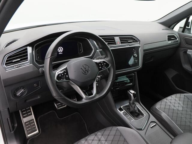 Volkswagen TIGUAN 1.5 TSi 150 Pk Automaat R-Line | Adaptive Cruise | Climate Control | Navigatie | Camera | Carplay | 19 Inch | 17.821 Km!!