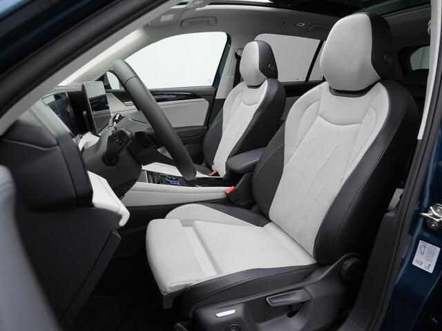 Volkswagen TIGUAN 1.5 eHybrid 204 pk DSG Elegance | Panoramadak | Trekhaak | Adaptief onderstel | 360 Camera | IQ Light | Stuur-/stoelverwarming