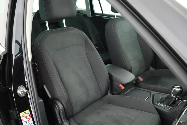 Volkswagen TIGUAN 1.4 TSI eHybrid 245pk Elegance Camera Keyless Stoelverwarming Panoramadak Virtual Cockpit Navigatie