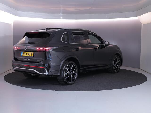 Volkswagen TIGUAN 1.5 eHybrid R-Line Edition 272 pk Automaat (DSG) | Verlengde garantie | Navigatie | Panoramadak | Parkeersensoren (Park assist) | Rondomzicht camera | Stoelverwarming v/a | R-Line |