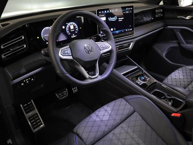 Volkswagen TIGUAN 1.5 eHybrid R-Line Edition 272 pk Automaat (DSG) | Verlengde garantie | Navigatie | Panoramadak | Parkeersensoren (Park assist) | Rondomzicht camera | Stoelverwarming v/a | R-Line |