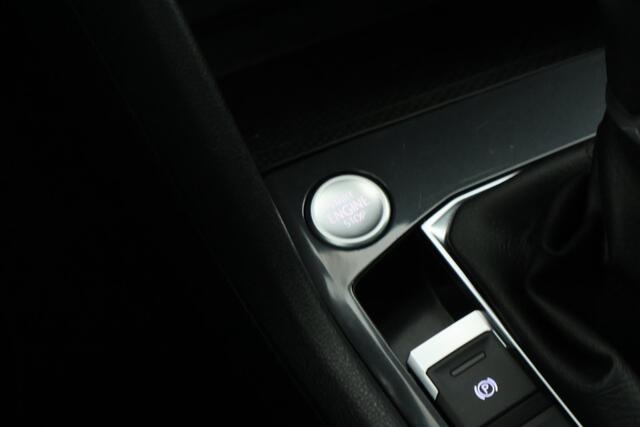 Volkswagen TIGUAN 1.5 TSI 150pk DSG Elegance Trekhaak 360Camera IQ.Light Headup Keyless Virtual Cockpit Navigatie