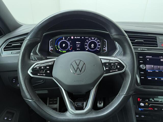 Volkswagen TIGUAN 1.4 TSI eHybrid R-Line Business+ | 245 PK | SoH 94% | Matrix LED koplampen (IQ.Light) | Achterklep easy open & close | 19" LM velgen | Achteruitrijcamera |