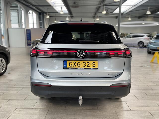 Volkswagen TIGUAN 1.5 eHybrid 204 pk Life Edition | Trekhaak | 360° Camera | 20" | Adapt. cruise | El. a. klep | 1e eig. | 1800 kg trekgewicht