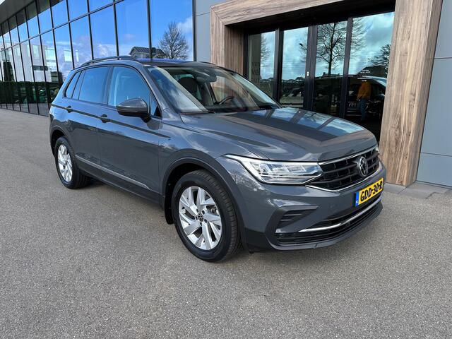 Volkswagen TIGUAN 1.5 TSI 150pk DSG Life | Trekhaak | Standkachel | Ergo stoel | Camera | Carplay | Rijklaar incl. garantie