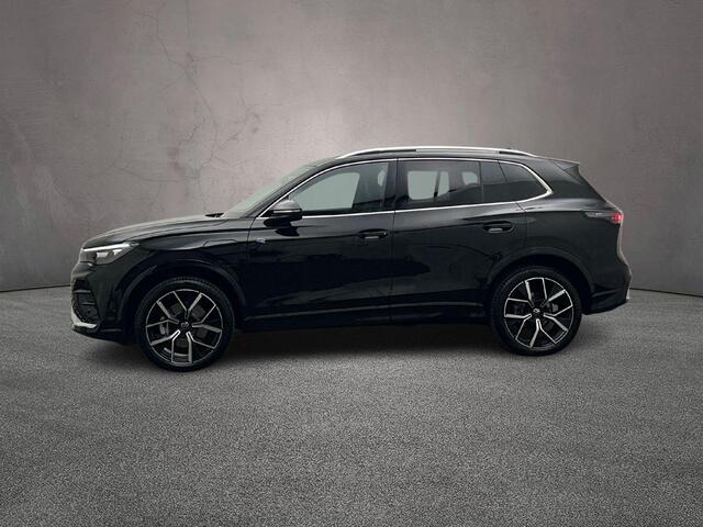 Volkswagen TIGUAN R-Line Edition 1.5 TSI eHybrid 204pk DSG Automaat Trekhaak, Panoramadak, Navigatie, Adaptive cruise control, Achteruitrijcamera, LED koplampen