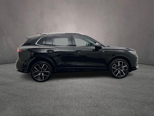 Volkswagen TIGUAN R-Line Edition 1.5 TSI eHybrid 204pk DSG Automaat Trekhaak, Panoramadak, Navigatie, Adaptive cruise control, Achteruitrijcamera, LED koplampen