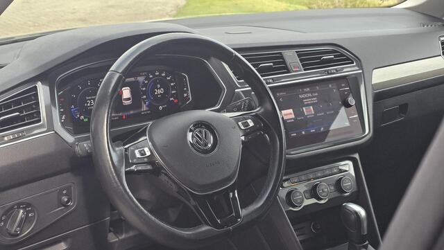 Volkswagen TIGUAN Allspace 1.5 TSI Comfortline Business 7p. | Automaat | Stuur & Stoelverwarming | Carplay | Trekhaak | 360° camera | HUD | ACC | LED
