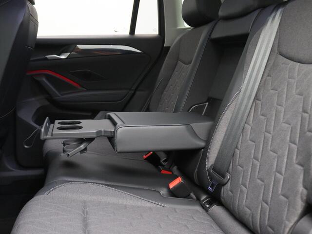 Volkswagen TIGUAN 1.5 eHybrid Life Edition Trekhaak, 19" LM Velgen, Keyless, Achteruitrijcamera, Side Assist, Navi via Apple Carplay/Android Auto, Adaptieve Cruise Control, Stoel-Stuurverwarming, Elektr. Achterklep