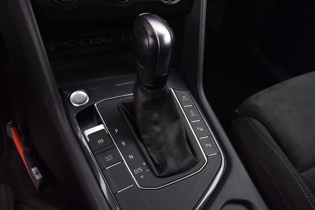 Volkswagen TIGUAN Allspace 1.5 TSI 150pk DSG R-line 7-Persoons | Pano | Camera | Trekhaak