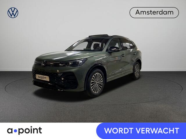 Volkswagen TIGUAN 1.5 eHybrid R-Line Edition 272 pk Automaat (DSG) | Verlengde garantie | Navigatie | Panoramadak | Trekhaak (wegklapbaar) | Parkeersensoren (Park assist) | Rondomzicht camera | Stoeleverwarming v/a/ | R-Line |