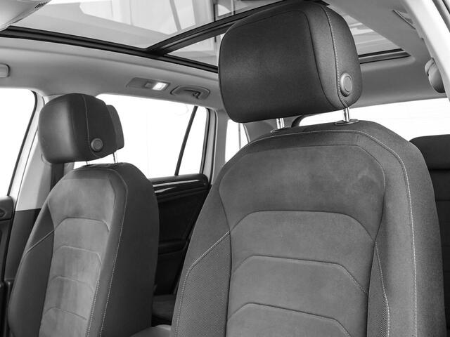 Volkswagen TIGUAN 1.4 TSI 245pk DSG eHybrid Elegance · Panoramadak · Camera · Apple/Android Car Play · Navigatie · P-Sensoren · 18'' Inch ·