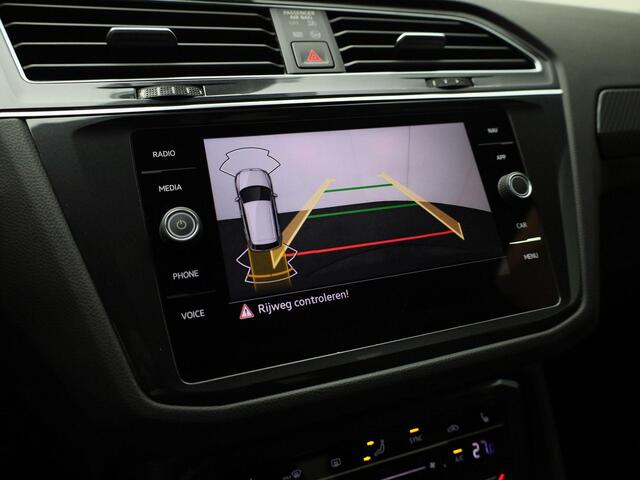 Volkswagen TIGUAN 1.5TSI/150PK DSG R-Line Black Style Navigatie · Apple Carplay/Android Auto · Camera + Parkeersensoren · Garantie t/m 17-02-2026 of 80000km.