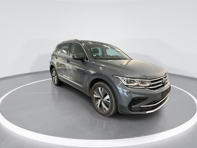 Volkswagen TIGUAN 1.4 TSI eHybrid 245pk DSG Life Business · Camera · Matrix LED · Inklap. Trekhaak · Stuur- & Stoelverwarming + achterbank · Apple/Android Car Play · Elek. Achterklep ·