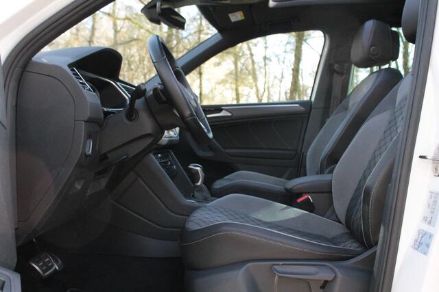 Volkswagen TIGUAN 1.4 TSI eHybrid R-Line Business+ | IQ | Pano | Trekhaak | Carplay