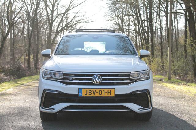 Volkswagen TIGUAN 1.4 TSI eHybrid R-Line Business+ | IQ | Pano | Trekhaak | Carplay