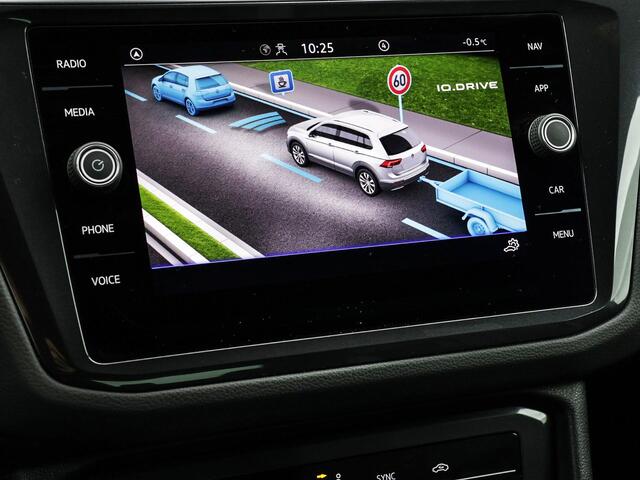 Volkswagen TIGUAN 1.5 TSI 150pk DSG R-Line · Apple/Android Car Play · Navigatie · P-Sensoren · Elek. Trekhaak · 19'' Inch ·