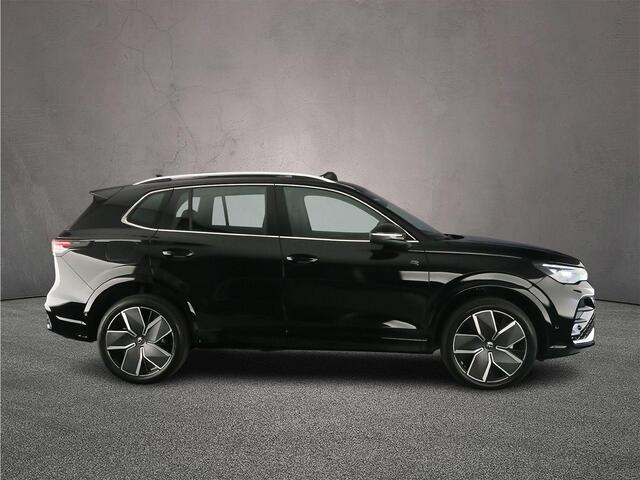 Volkswagen TIGUAN R-Line Edition 1.5 TSI eHybrid 272pk DSG Automaat Trekhaak, Panoramadak, Adaptive cruise control, Elektrische achterklep, Achteruitrijcamera