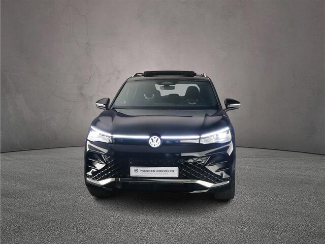 Volkswagen TIGUAN R-Line Edition 1.5 TSI eHybrid 272pk DSG Automaat Trekhaak, Panoramadak, Adaptive cruise control, Elektrische achterklep, Achteruitrijcamera