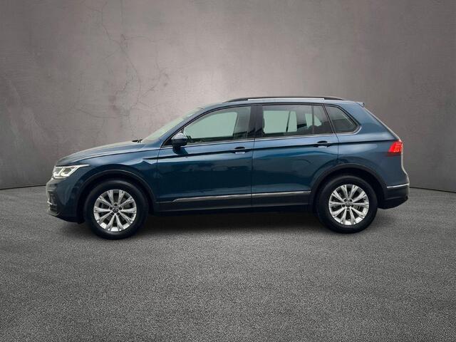 Volkswagen TIGUAN Life 1.5 TSI 150pk DSG Automaat Adaptive cruise control, LED matrix koplampen, Achteruitrijcamera, Stoelverwarming, Elektrische achterklep, App connect, Stuurwiel verwarmd