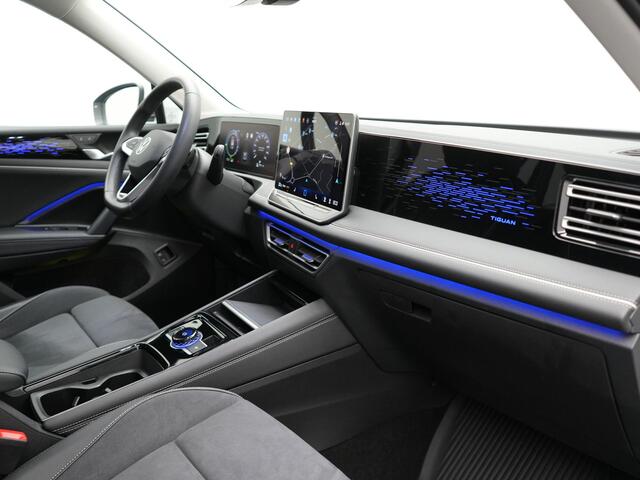 Volkswagen TIGUAN 1.5 eHybrid Elegance PHEV 272pk Dealer O.H. | Trekhaak Af Fabriek | Adaptive Cruise | 360 Camera | Alcantara Sportstoelen Massage & Verwarmd | IQ Light | Stuur Verwarmd | Sfeerverlichting | Keyless | Blis | Virtual | Plug In Hybrid |