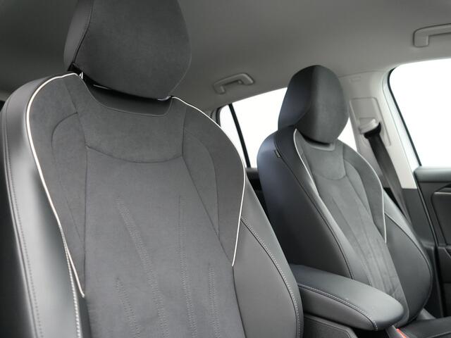 Volkswagen TIGUAN 1.5 eHybrid Elegance PHEV 272pk Dealer O.H. | Trekhaak Af Fabriek | Adaptive Cruise | 360 Camera | Alcantara Sportstoelen Massage & Verwarmd | IQ Light | Stuur Verwarmd | Sfeerverlichting | Keyless | Blis | Virtual | Plug In Hybrid |