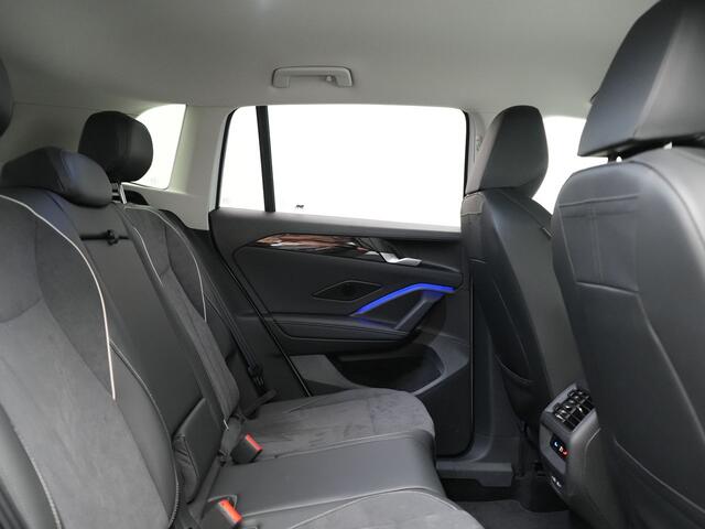 Volkswagen TIGUAN 1.5 eHybrid Elegance PHEV 272pk Dealer O.H. | Trekhaak Af Fabriek | Adaptive Cruise | 360 Camera | Alcantara Sportstoelen Massage & Verwarmd | IQ Light | Stuur Verwarmd | Sfeerverlichting | Keyless | Blis | Virtual | Plug In Hybrid |