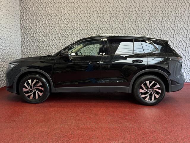 Volkswagen TIGUAN 1.5 TSI BENZINE AUTO ZONDER STEKKER 150PK DSG ? NIEUWE AUTO? TREKHAAK IQ.LED CARPLAY NAVI ELEK.KLEP STOEL/STUUR VERW LED 10/2025 BENZINE ?Top Auto's Wijchen , 30 Jaar Specialist in Volkswagen : Alle Type's : R-Line Edition / Style / First Edition / Highl