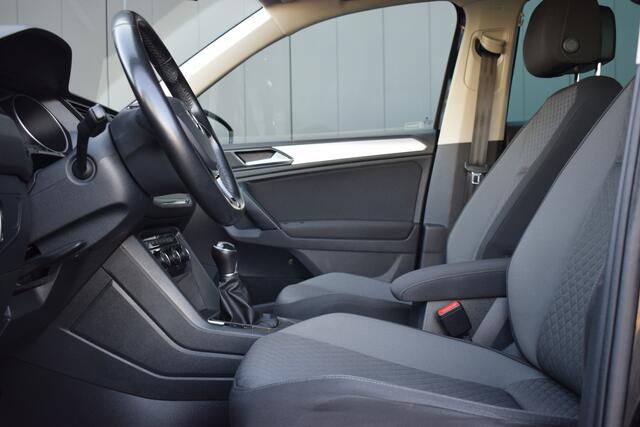 Volkswagen TIGUAN 1.4 TSi Comfortline Business ECC | Carplay | Full Map Navi | Trekhaak | Dealer Onderhouden!!