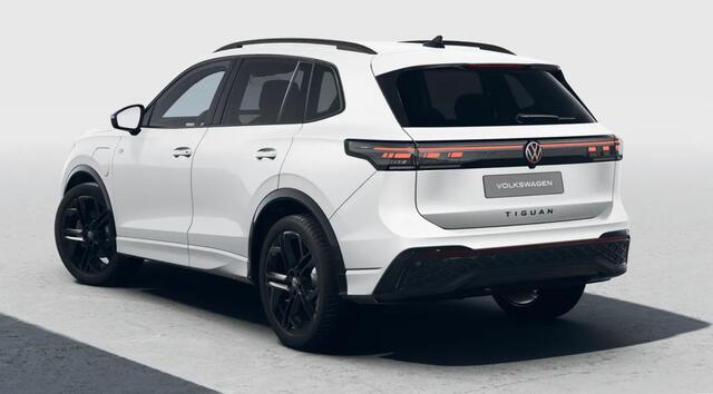 Volkswagen TIGUAN 1.5 eHybrid R-Line Edition / Leder / Panoramadak / Trekhaak / Head Up Display / 360 camera / 20'' LMV