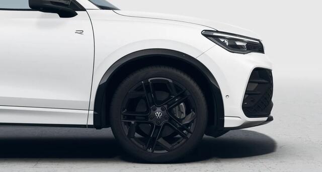 Volkswagen TIGUAN 1.5 eHybrid R-Line Edition / Leder / Panoramadak / Trekhaak / Head Up Display / 360 camera / 20'' LMV