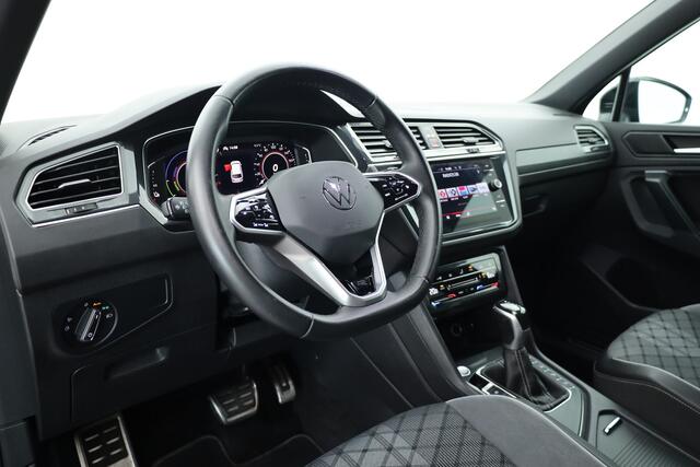 Volkswagen TIGUAN 1.4 TSI eHybrid R-Line | Pano | Elek. Trekhaak | Stoel- Stuurverw. | Adapt. Cruise | Camera | Keyless | IQ. Light