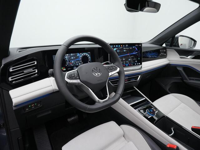 Volkswagen TIGUAN 1.5 eHybrid 150 pk DSG Elegance | Panoramadak | Trekhaak | 360 Camera | Adaptief onderstel | Stuur-/stoelverwarming | Navigatie | Side Assist
