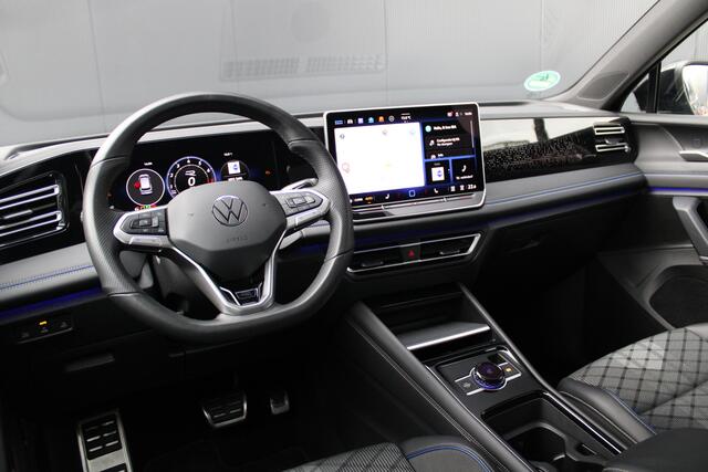 Volkswagen TIGUAN 1.5 eTSI R-Line Edition - IQ Light - Stoel/Stuurverwarming - Wegklapbare Trekhaak - Massage Stoel - Keyless - Dodehoek - Rijklaar
