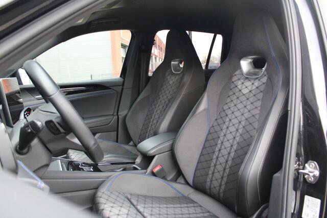 Volkswagen TIGUAN 1.5 eTSI R-Line Edition - IQ Light - Stoel/Stuurverwarming - Wegklapbare Trekhaak - Massage Stoel - Keyless - Dodehoek - Rijklaar