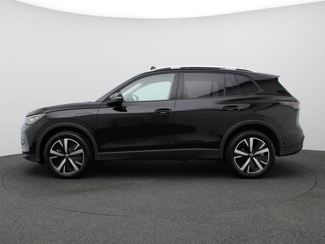 Volkswagen TIGUAN 1.5 eHybrid Life Edition 204PK DSG Pano-Schuifdak, Trekhaak, 19" LM Velgen, Navi via apple carplay/android auto, Stoel-stuurverwarming, Keyless, Elektr. Achterklep, Side Assist