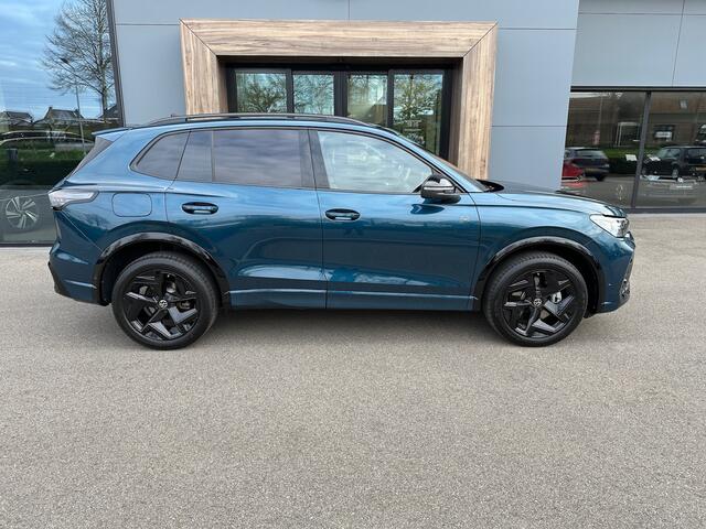 Volkswagen TIGUAN 1.5 eHybrid R-Line | Black line | Head-up | 360 Camera | Trekhaak | Dode hoek | IQ light | Elek. klep | Rijklaar incl. garantie