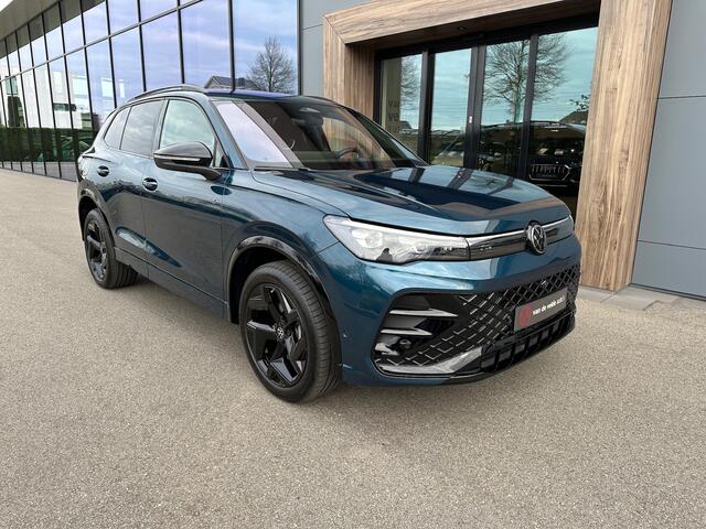Volkswagen TIGUAN 1.5 eHybrid R-Line | Black line | Head-up | 360 Camera | Trekhaak | Dode hoek | IQ light | Elek. klep | Rijklaar incl. garantie